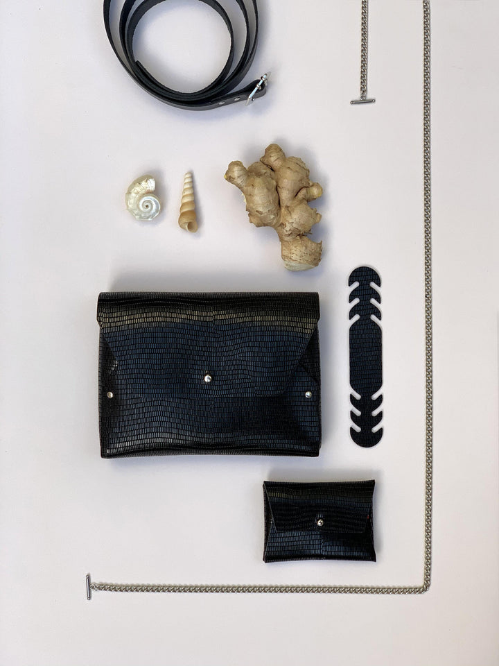 Petit sac en cuir noir iguane et son porte monnaie assorti