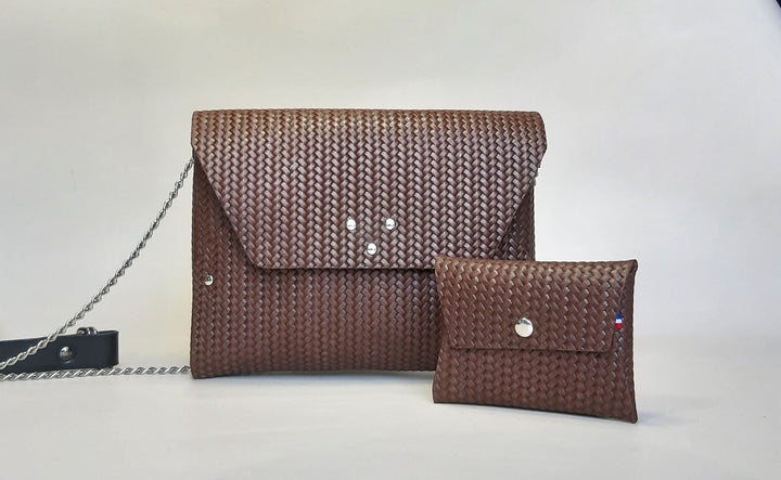Petit sac en cuir marron façon tressé et son porte-monnaie assorti