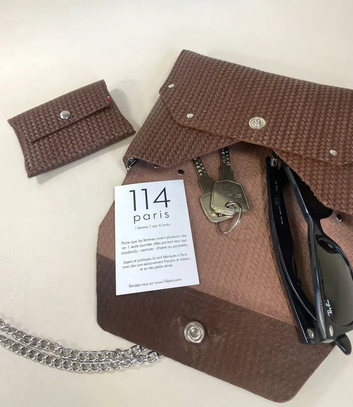 Petit sac en cuir marron façon tressé et son porte-monnaie assorti