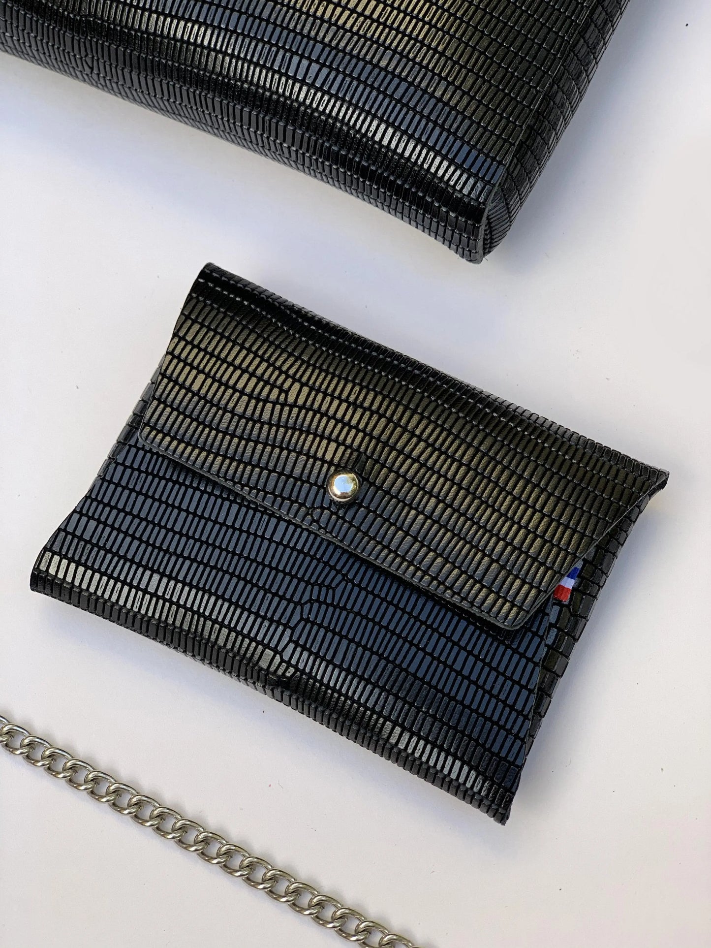 Petit sac en cuir noir iguane et son porte monnaie assorti