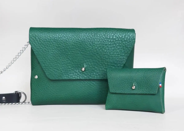 Petit sac en cuir vert et son porte-monnaie assorti