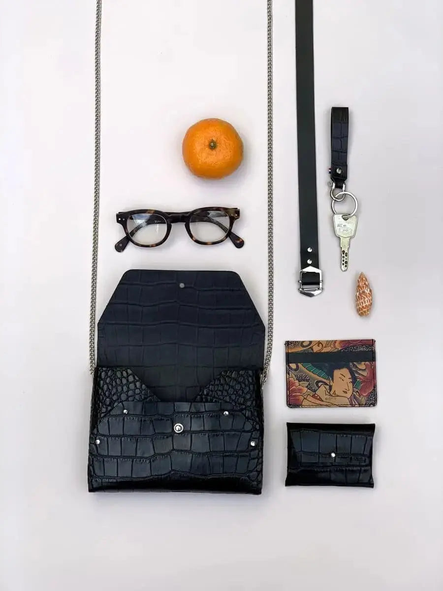 Sac croco noir en cuir modèle Pliage et son porte monnaie assorti