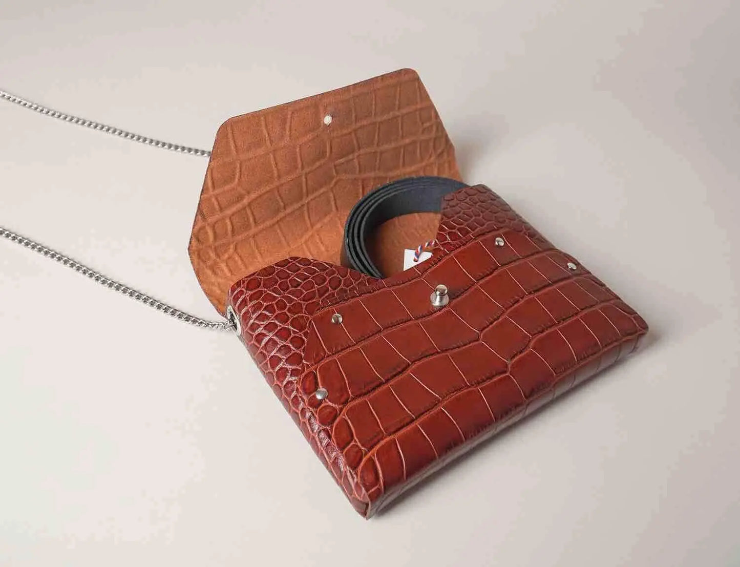 Sac en cuir marron façon croco avec son porte monnaie assorti