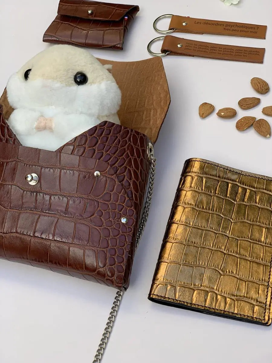 Sac en cuir marron façon croco avec son porte monnaie assorti