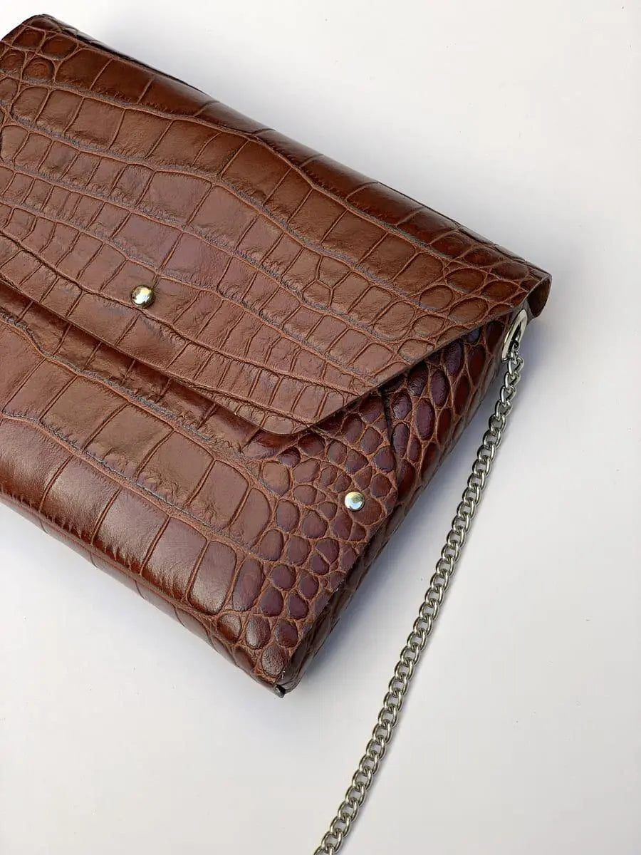 Sac en cuir marron façon croco avec son porte monnaie assorti