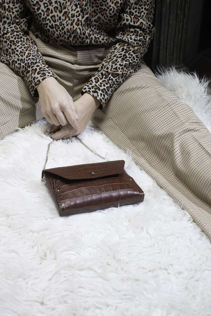 Sac en cuir marron façon croco avec son porte monnaie assorti