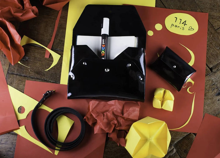 Sac vernis noir en cuir modèle Pliage avec son porte monnaie assorti