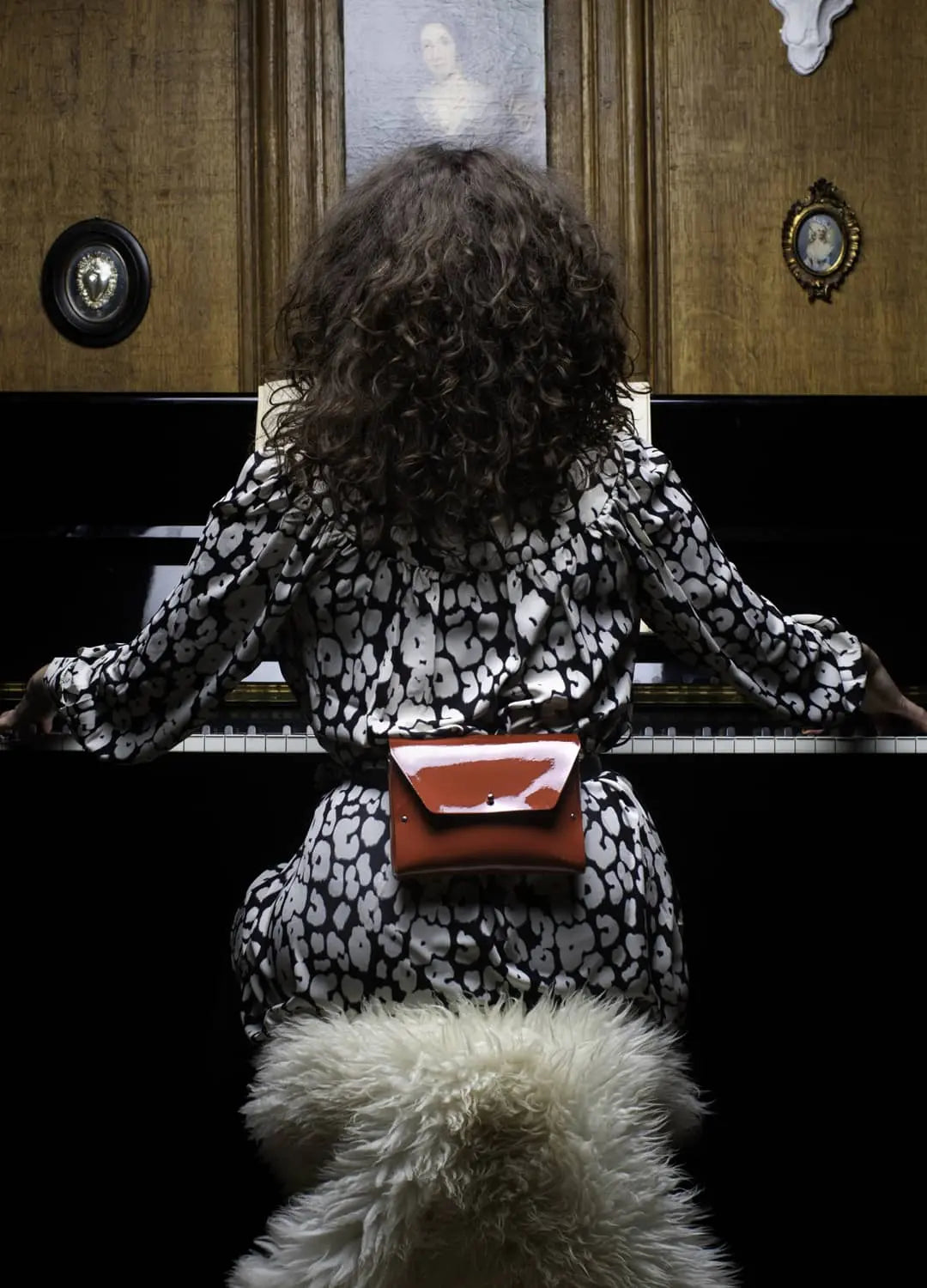 Sac vernis rouge en cuir avec porte monnaie assorti