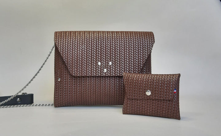 Petit sac en cuir marron façon tressé et son porte-monnaie assorti