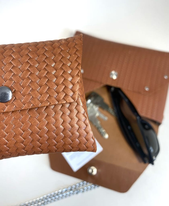 Petit sac en cuir tressé chocolat et son porte-monnaie assorti