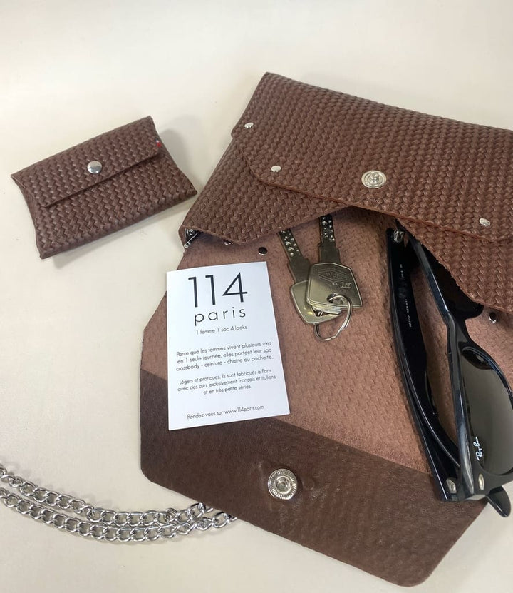 Petit sac en cuir marron façon tressé et son porte-monnaie assorti