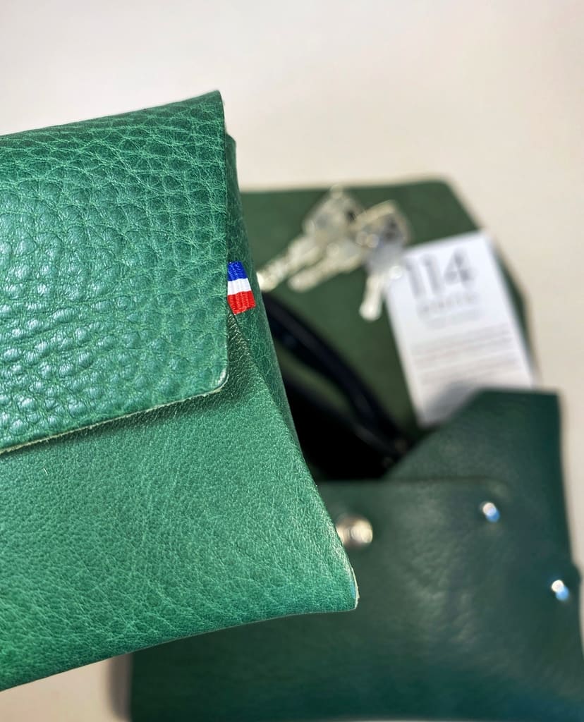 Petit sac en cuir vert et son porte monnaie assorti